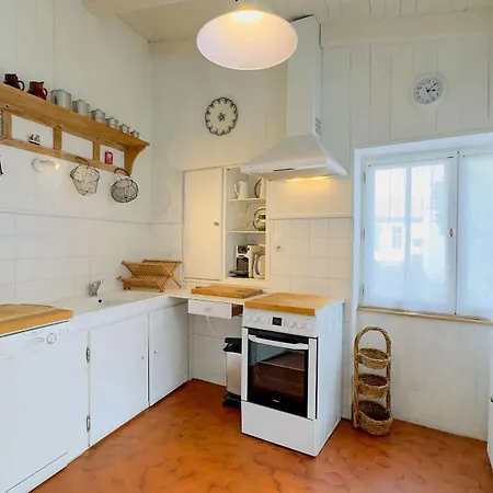 Maison De Village En 2 Parties Vila