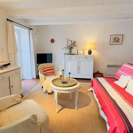 Maison De Village En 2 Parties